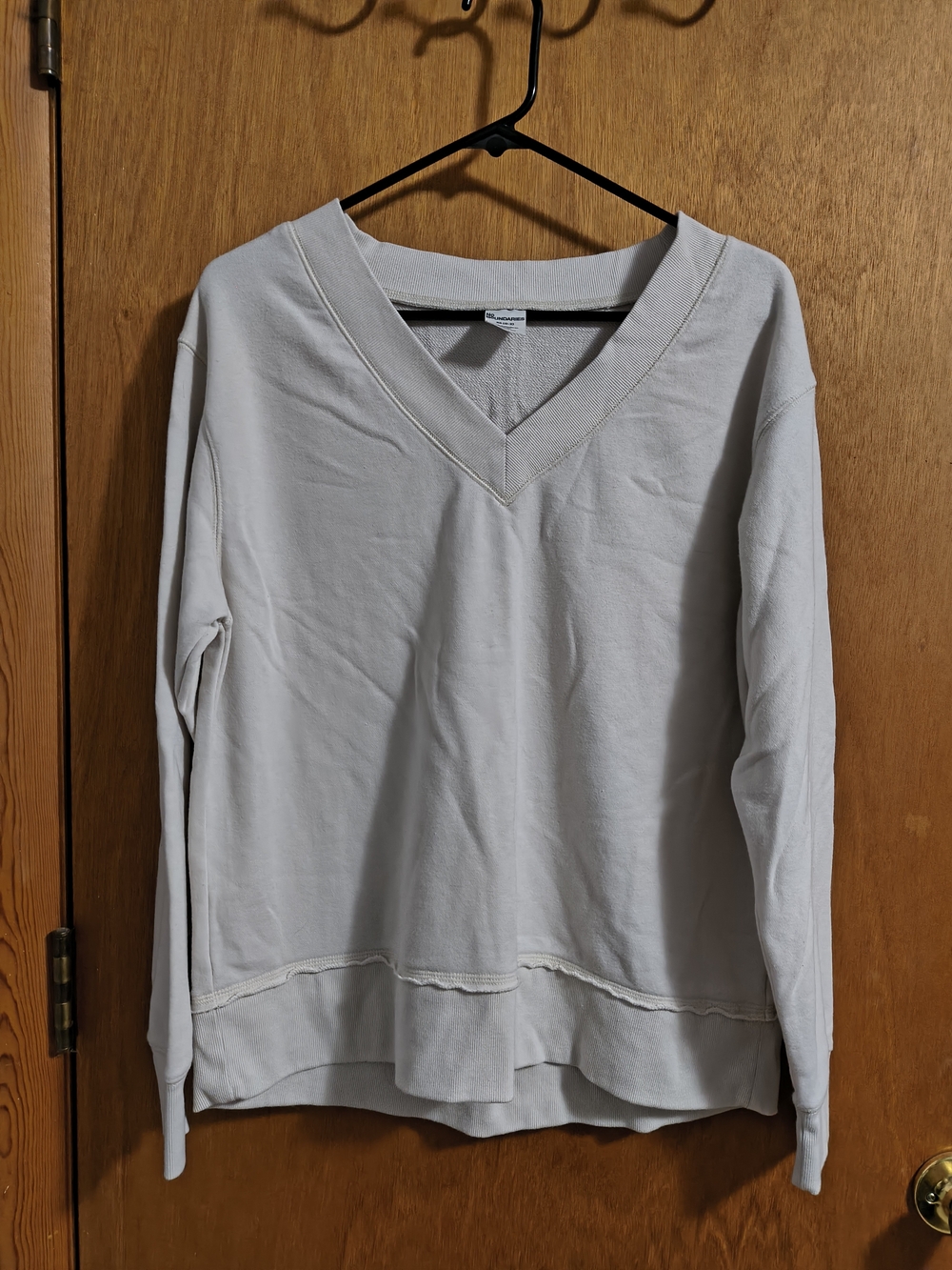Cream Colored V-Neck Long Sleeve Pullover